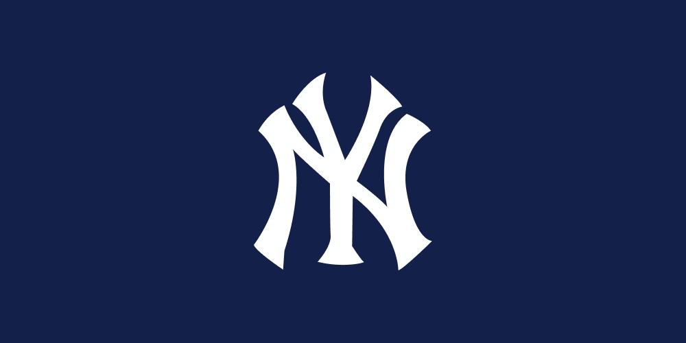 New York Yankees logosu lacivert arka planda